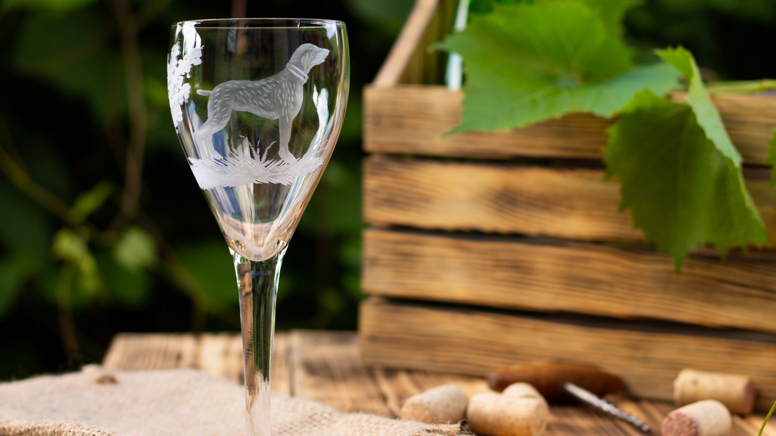 Wineglass with dog etching