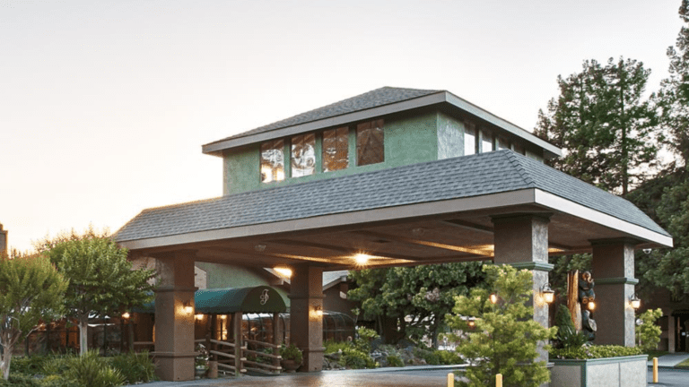 Best Western Plus Forest Park Inn