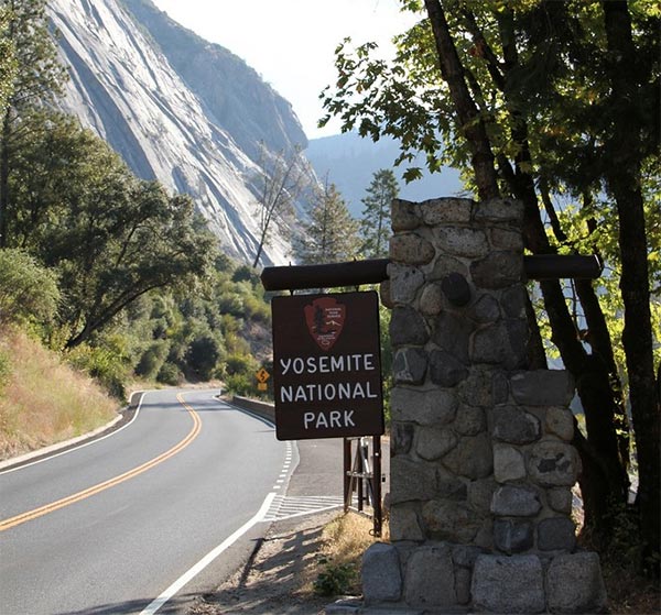 Mariposa County (West/Arch Rock) entrance road