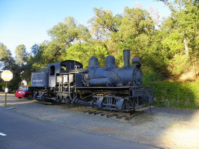 Road on the way into  Tuolumne