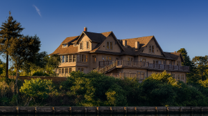 Eight dog‑friendly stays between Mendocino and the Oregon border